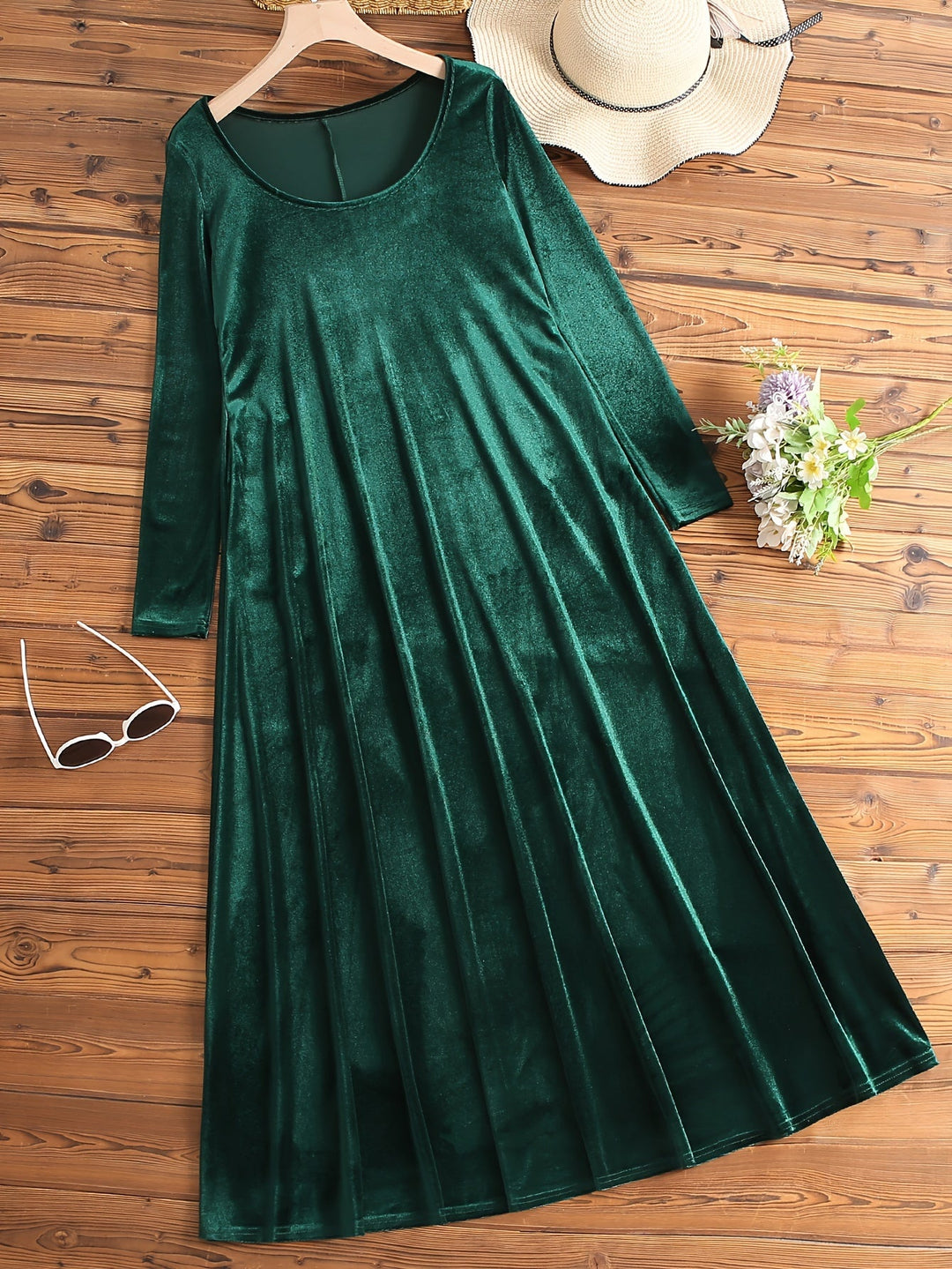 Elegant Velvet Maxi Dress for Women with Scoop Neck Long Sleeve Flowing Caftan Style