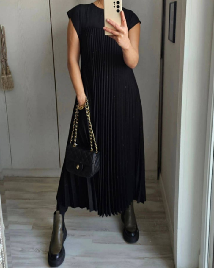 Effortless Pleated Maxi Dress for Women with Sleeveless Round Neck Flowy Relaxed Casual Style