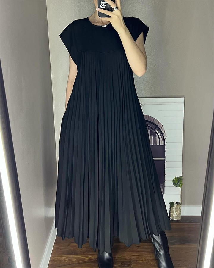 Effortless Pleated Maxi Dress for Women with Sleeveless Round Neck Flowy Relaxed Casual Style