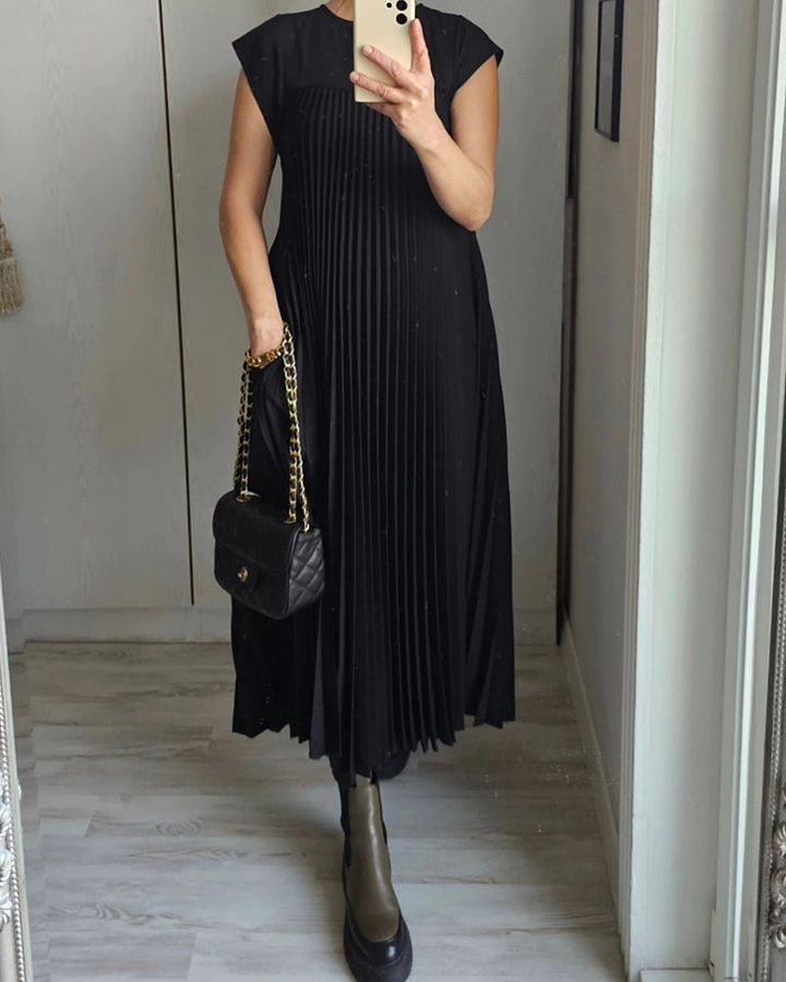 Effortless Pleated Maxi Dress for Women with Sleeveless Round Neck Flowy Relaxed Casual Style