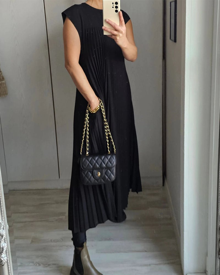 Effortless Pleated Maxi Dress for Women with Sleeveless Round Neck Flowy Relaxed Casual Style